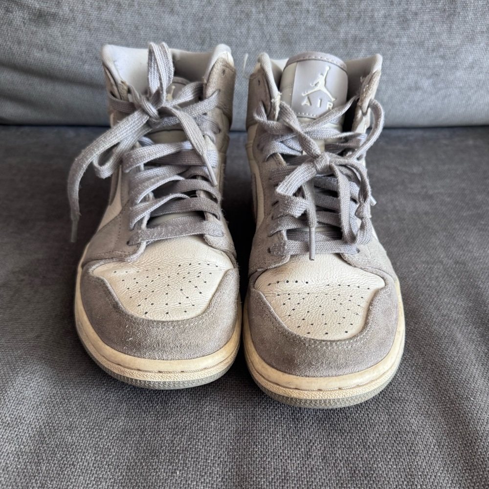 Air Jordan 1 Mid SE ‘Coconut Milk Particle Grey’ women’s high top size 8